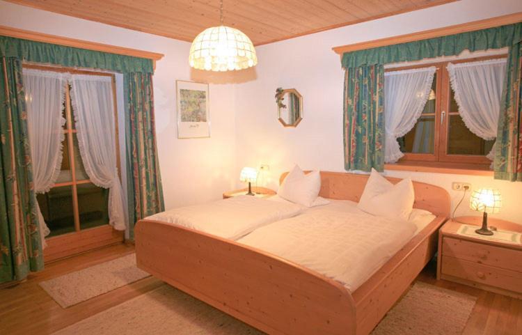 Gaestehaus Gschwendtner - Chiemgau Karte อินเซลล์ ภายนอก รูปภาพ