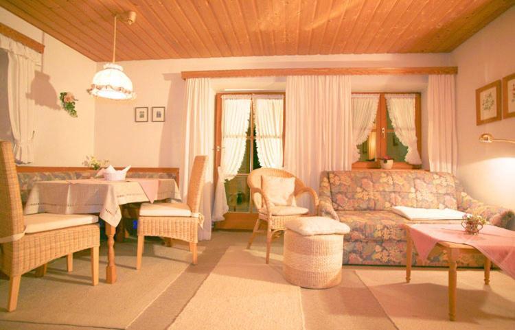 Gaestehaus Gschwendtner - Chiemgau Karte อินเซลล์ ภายนอก รูปภาพ