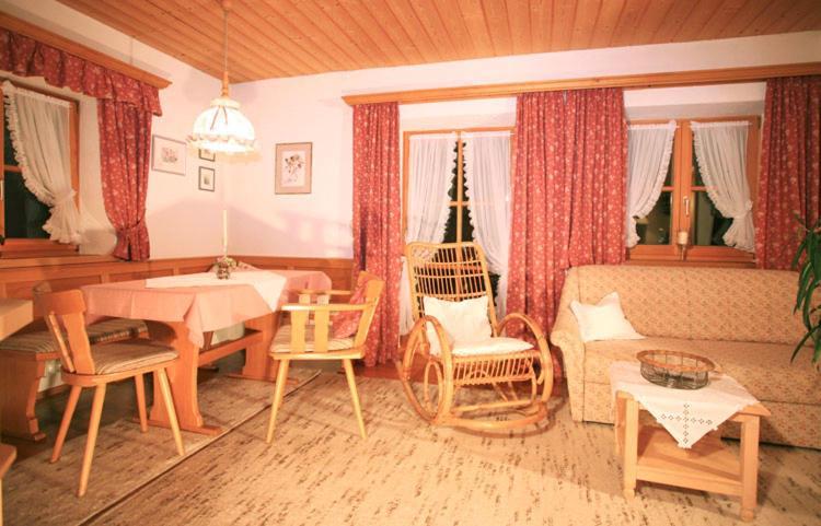 Gaestehaus Gschwendtner - Chiemgau Karte อินเซลล์ ภายนอก รูปภาพ
