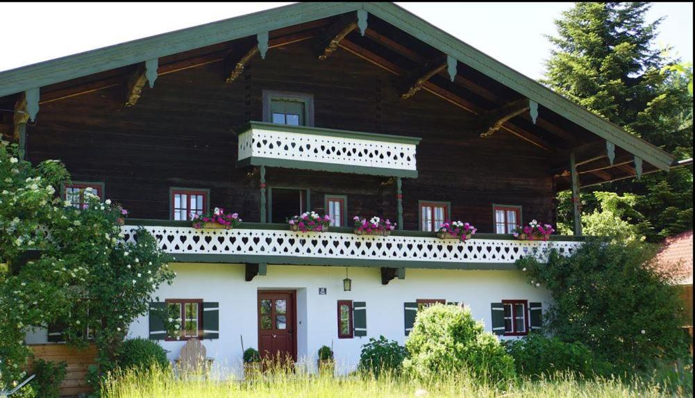 Gaestehaus Gschwendtner - Chiemgau Karte อินเซลล์ ภายนอก รูปภาพ